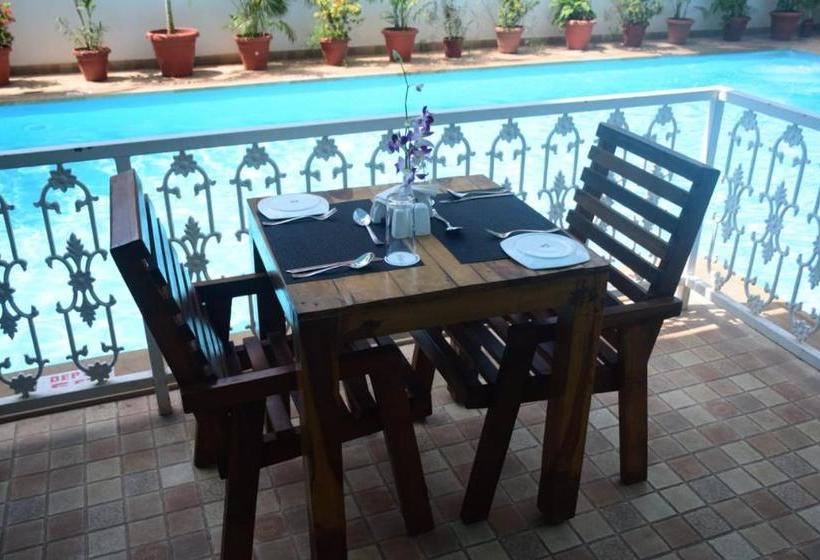 בית מלון כפרי Baywatch Express