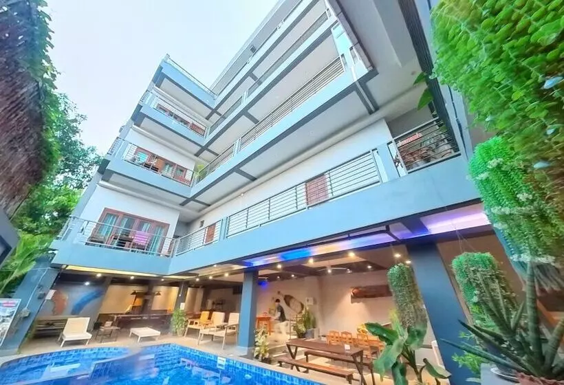 Hotelli Faraway Suites