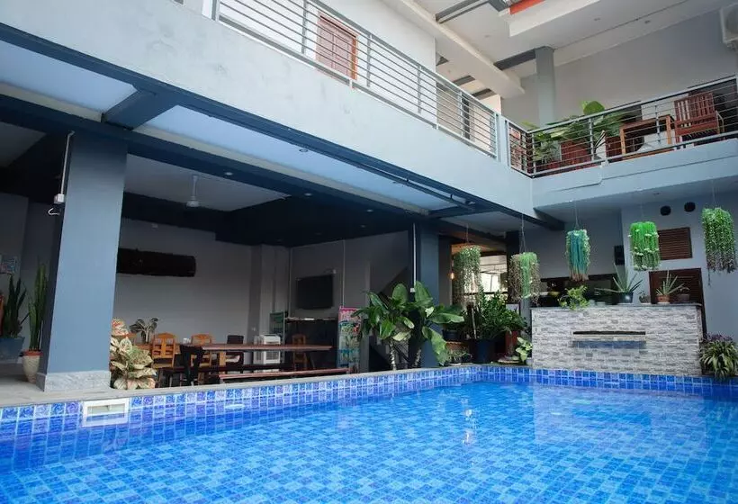 Hotelli Faraway Suites
