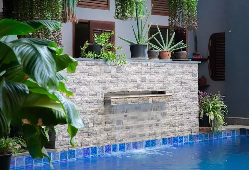 Hotelli Faraway Suites