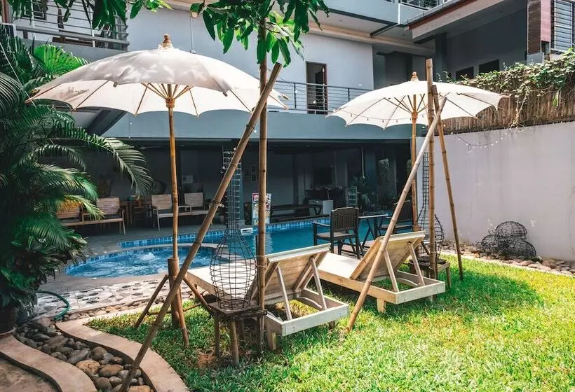 Hotelli Faraway Suites