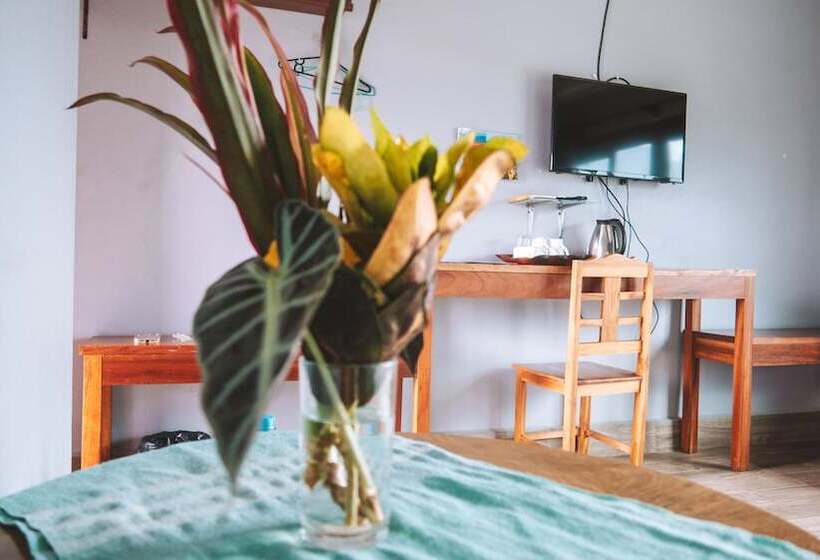 فندق Faraway Suites