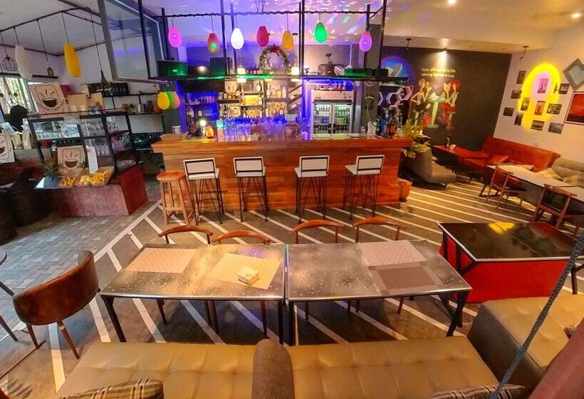 فندق Faraway Suites