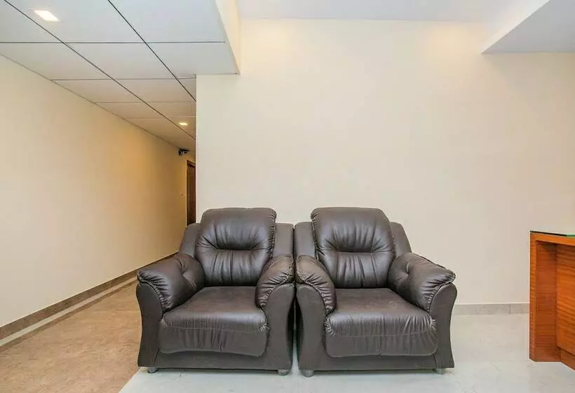 ホテル Oyo 18836 Orchid Suites