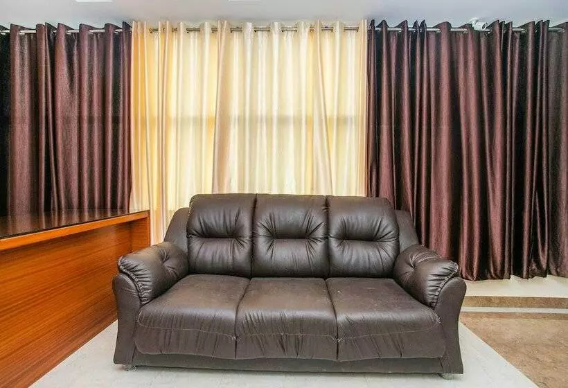 ホテル Oyo 18836 Orchid Suites