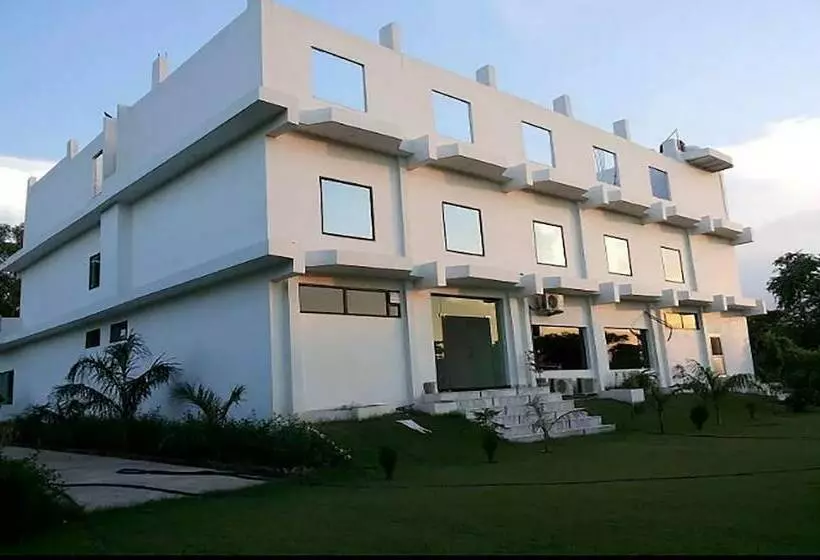 Oyo 24081 Hotel Lata Palace & Resort