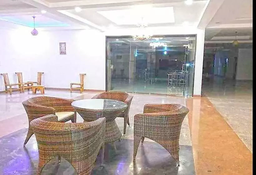 Oyo 24081 Hotel Lata Palace & Resort