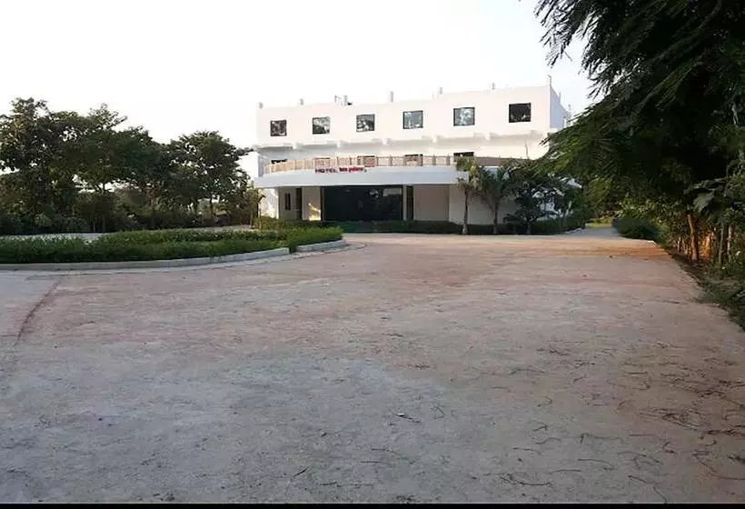 Oyo 24081 Hotel Lata Palace & Resort
