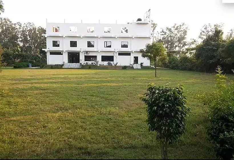 Oyo 24081 Hotel Lata Palace & Resort
