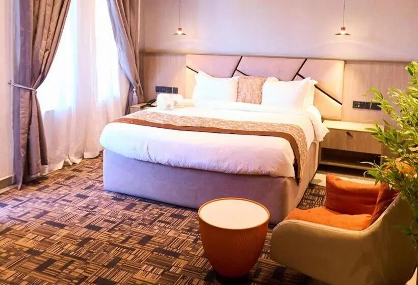 Bourdillon Hotel And Apartments