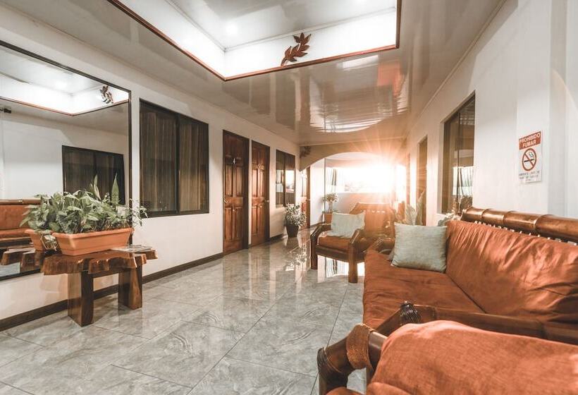 Hotel Hoja De Oro Corcovado