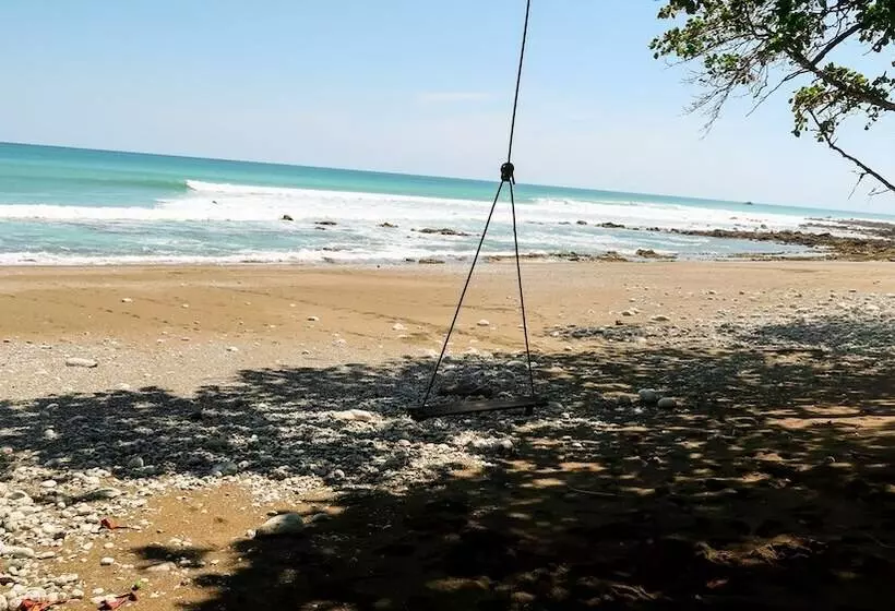 Hotelli Hoja De Oro Corcovado