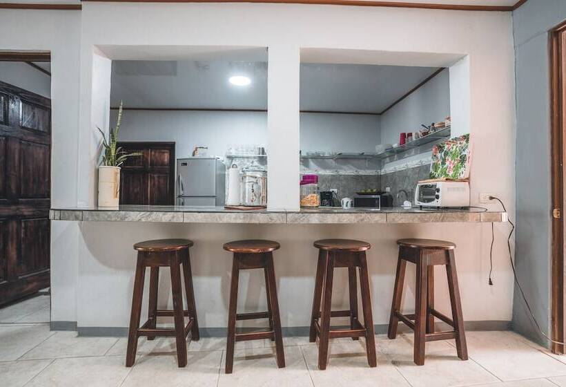 Hotel Hoja De Oro Corcovado