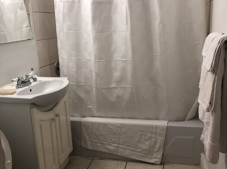 בית מלון כפרי Travelodge By Wyndham London Ontario