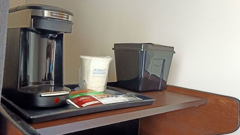 בית מלון כפרי Travelodge By Wyndham London Ontario