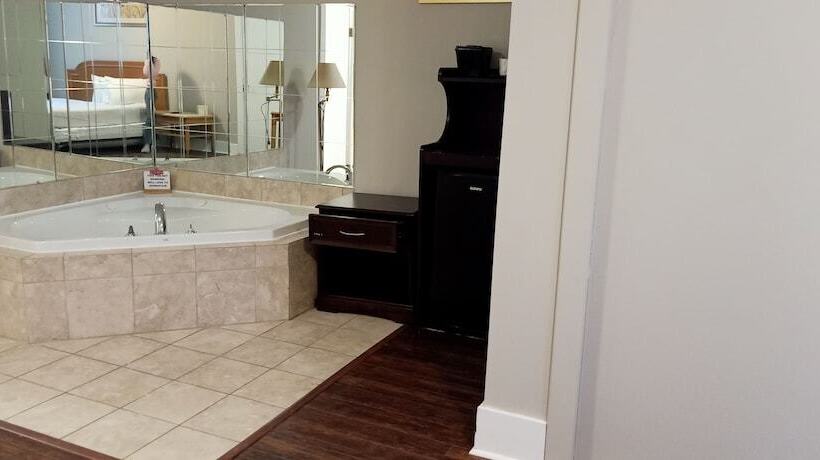 בית מלון כפרי Travelodge By Wyndham London Ontario