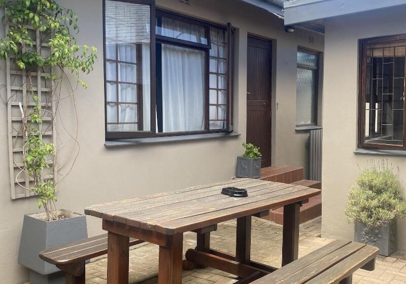 Dolphin Circle Bed And Breakfast