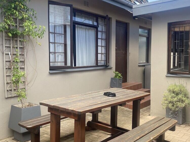 Dolphin Circle Bed And Breakfast