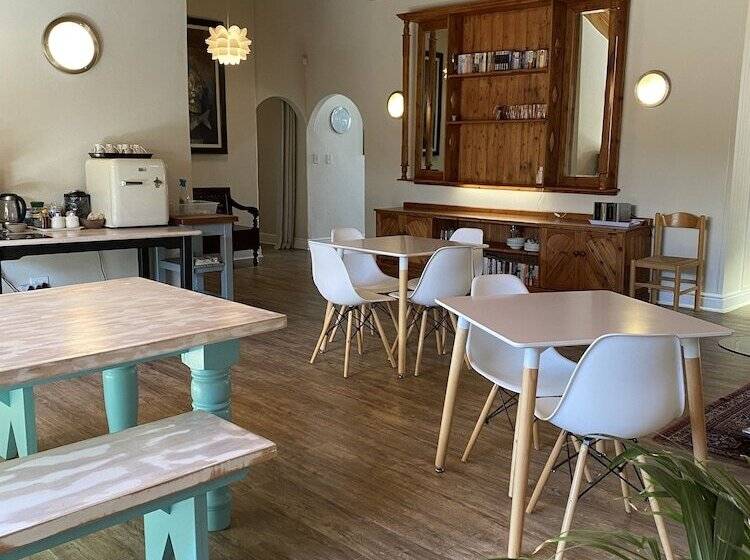 Dolphin Circle Bed And Breakfast