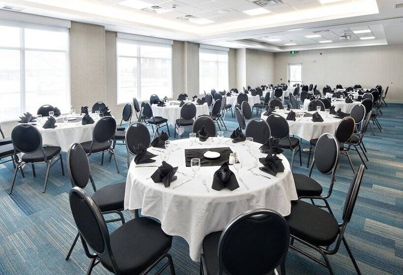 هتل Staybridge Suites Red Deer North, An Ihg