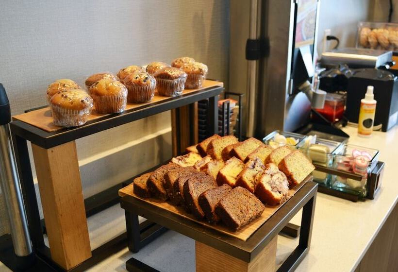 هتل Staybridge Suites Red Deer North, An Ihg