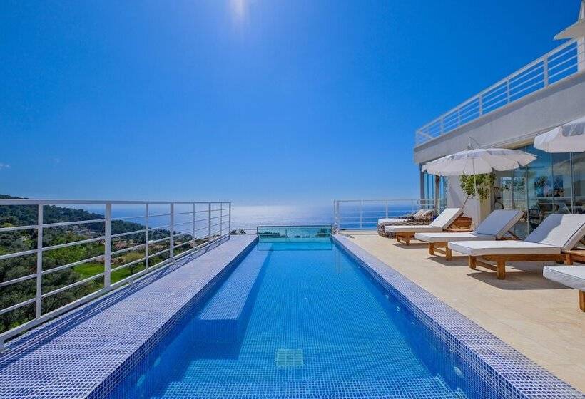 Highclere Hotel And Spa