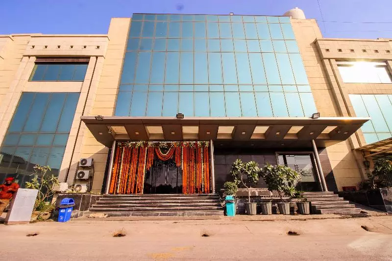 ホテル Capital O 22576 Sanskriti
