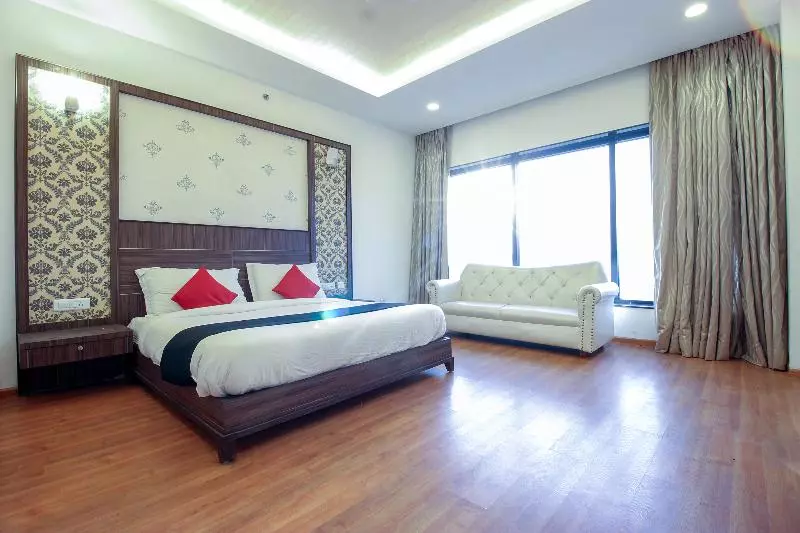 ホテル Capital O 22576 Sanskriti