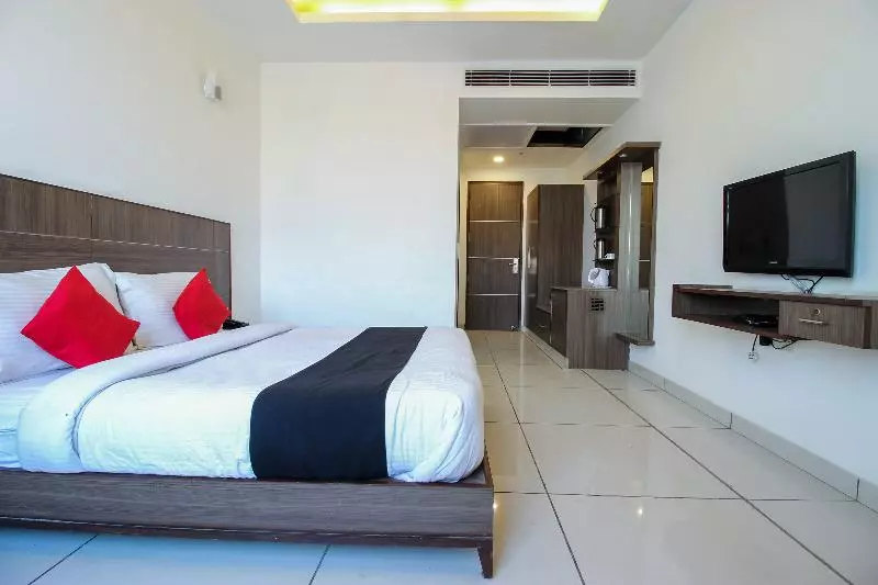 ホテル Capital O 22576 Sanskriti
