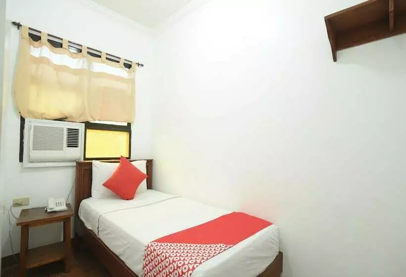 Hotelli Reddoorz Plus At Balai Sofia Bed & Breakfast Batangas