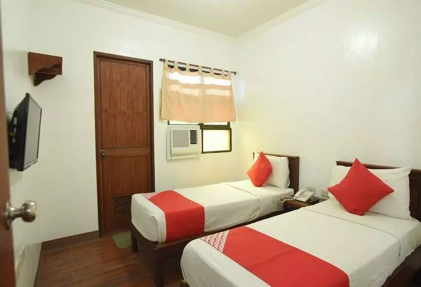Hotelli Reddoorz Plus At Balai Sofia Bed & Breakfast Batangas