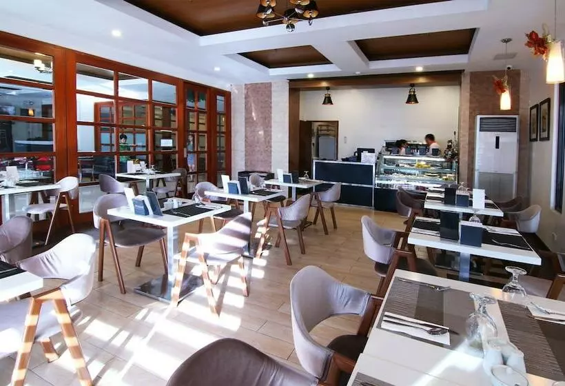 Hotelli Reddoorz Plus At Balai Sofia Bed & Breakfast Batangas