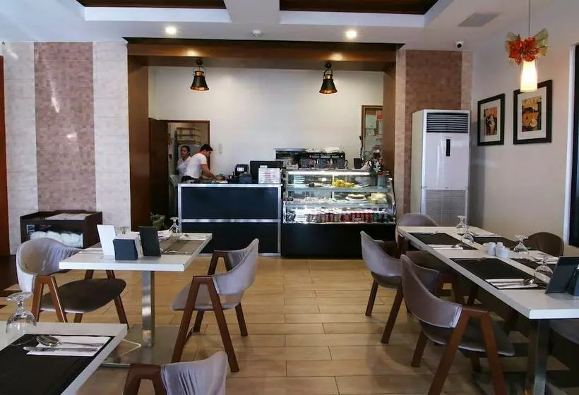 Hotelli Reddoorz Plus At Balai Sofia Bed & Breakfast Batangas