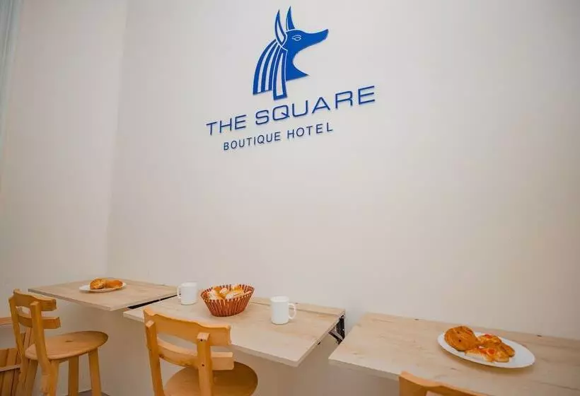 تختخواب و صبحانه The Square Boutique