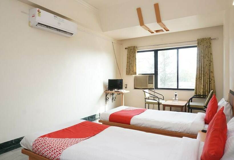 Oyo 24487 Hotel Raj Regency