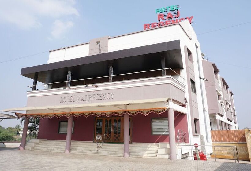 Oyo 24487 Hotel Raj Regency