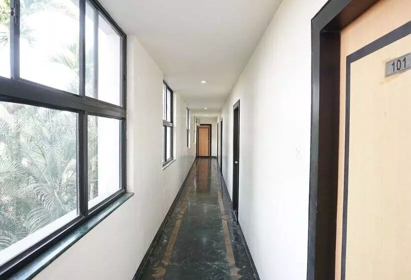 Oyo 24487 Hotel Raj Regency