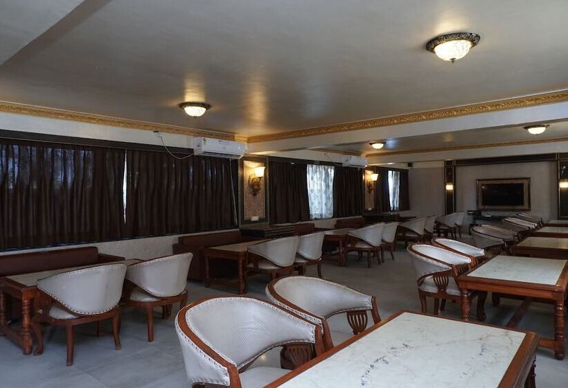 Oyo 24487 Hotel Raj Regency