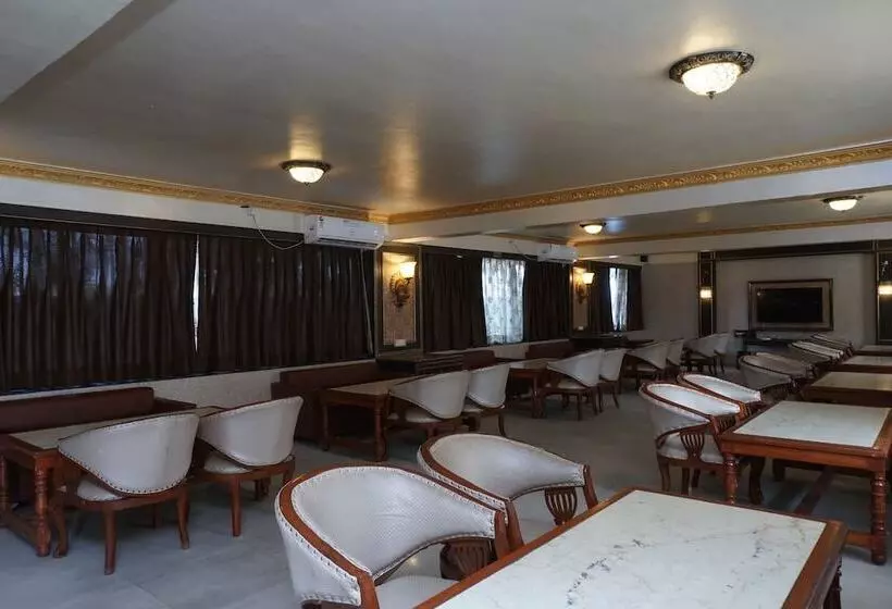 Oyo 24487 Hotel Raj Regency