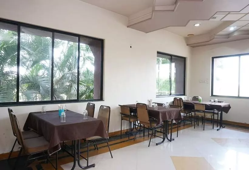 Oyo 24487 Hotel Raj Regency