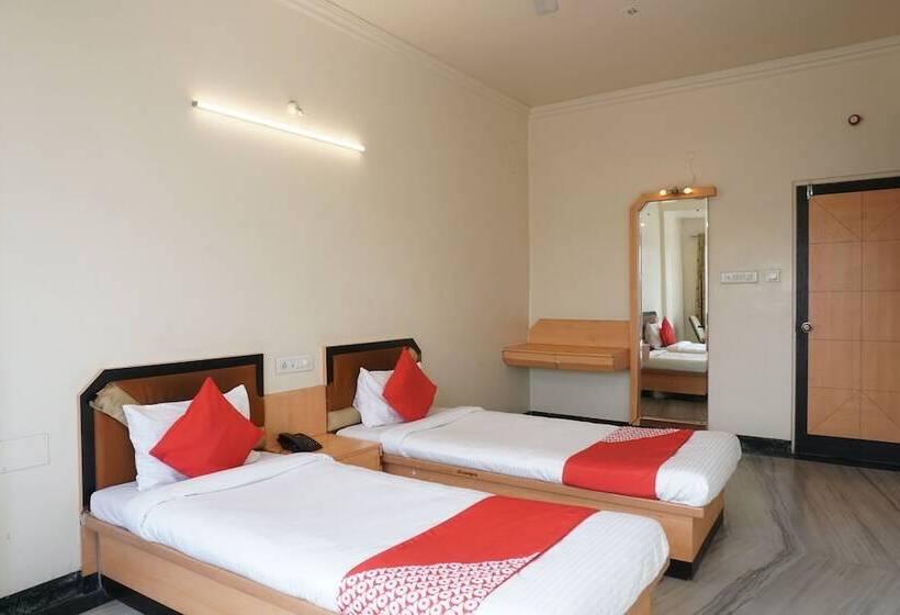 Oyo 24487 Hotel Raj Regency