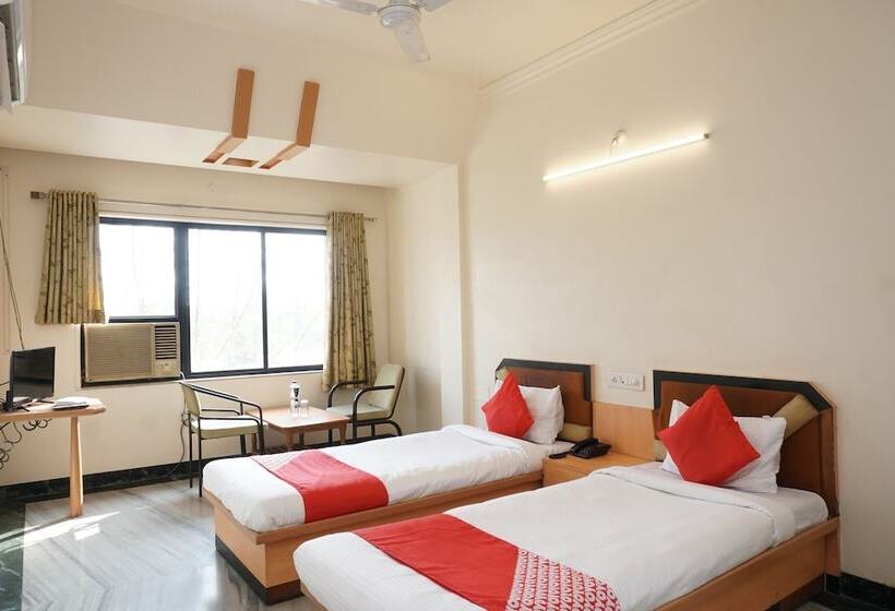 Oyo 24487 Hotel Raj Regency