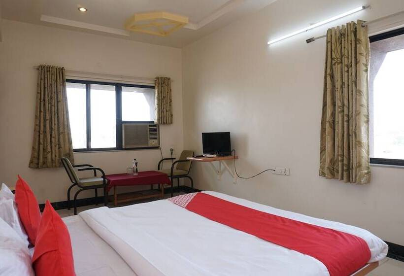 Oyo 24487 Hotel Raj Regency