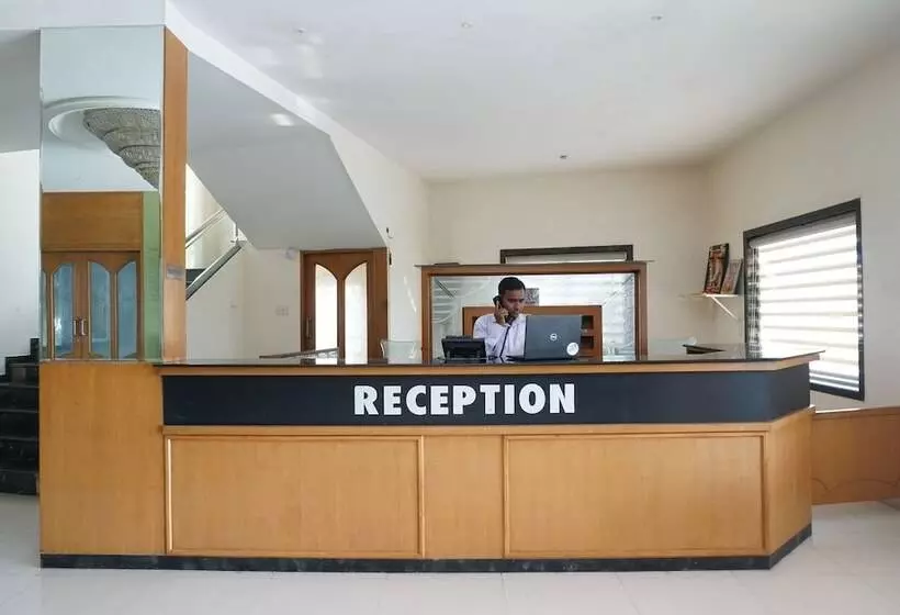 Oyo 24487 Hotel Raj Regency