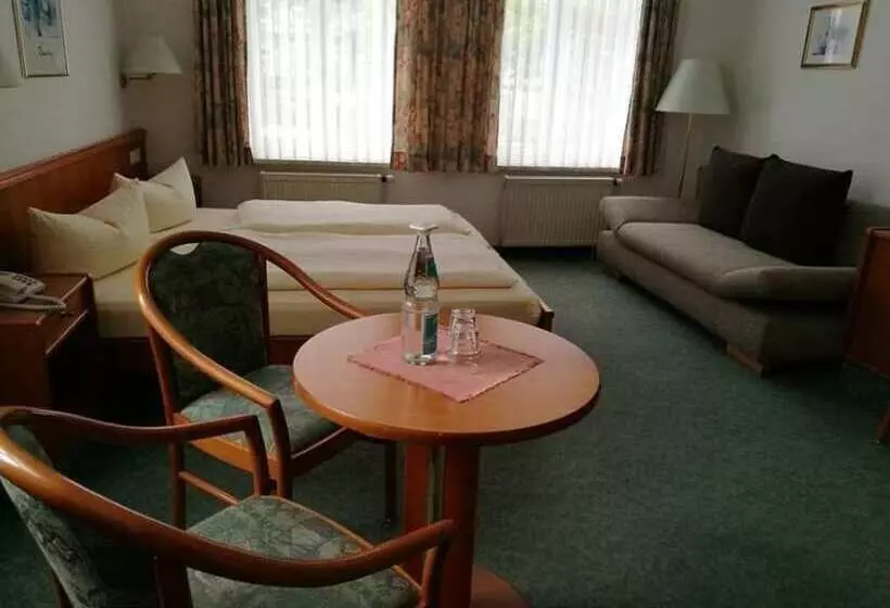 ホテル Pension Am Kurpark