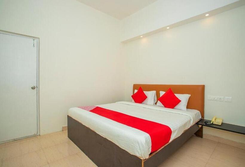 בית מלון כפרי Oyo 18544 Amm Residency