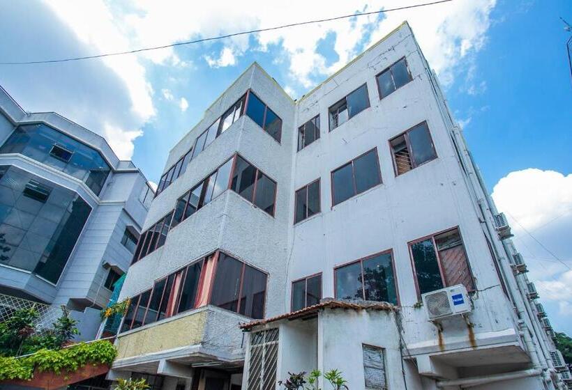 בית מלון כפרי Oyo 18544 Amm Residency