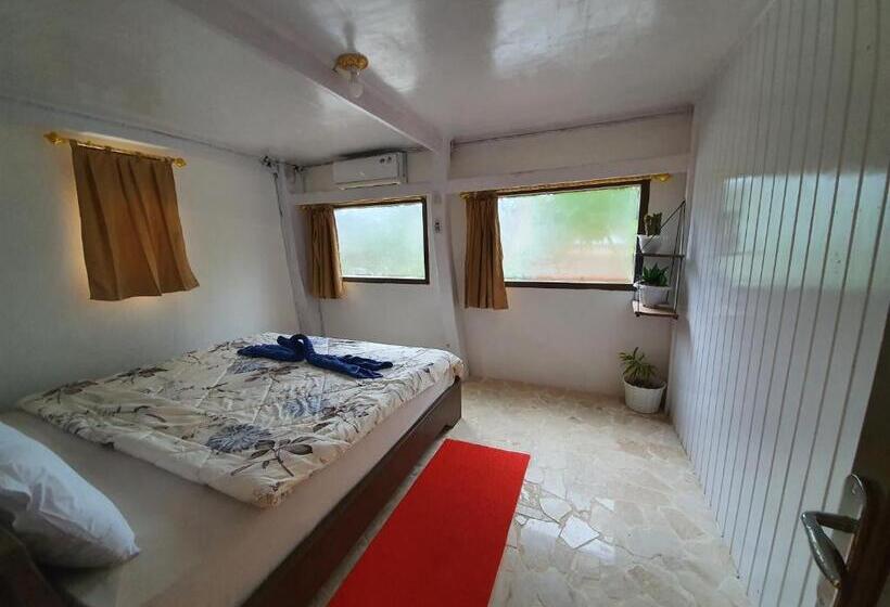 Hotel Scuba Republic Beach Bungalows