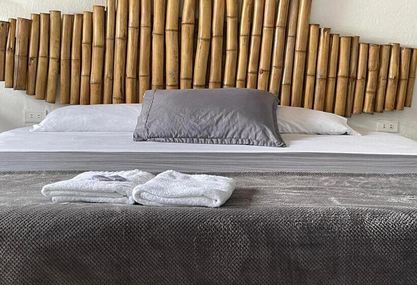 Pension Hostel Once Once