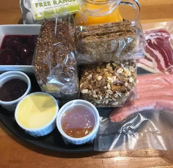 Aamiaismajoitus (B&B) Shy Cottage And Studio